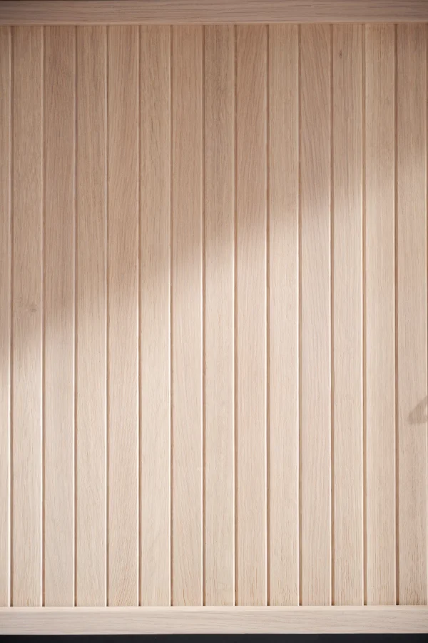 ROWICO Haddington sknk, m. 2 skydelger og 2 hylder - hvidpigmenteret egefinér og sort metal 