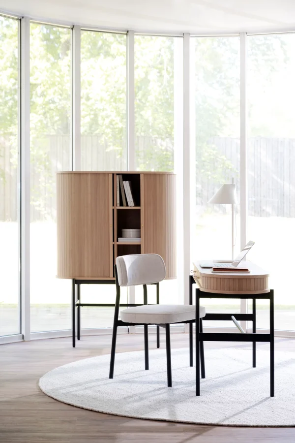 ROWICO Haddington skab, m. 2 skydelger og 4 hylder - hvidpigmenteret egefinér og sort metal