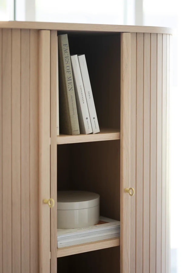 ROWICO Haddington skab, m. 2 skydelger og 4 hylder - hvidpigmenteret egefinér og sort metal