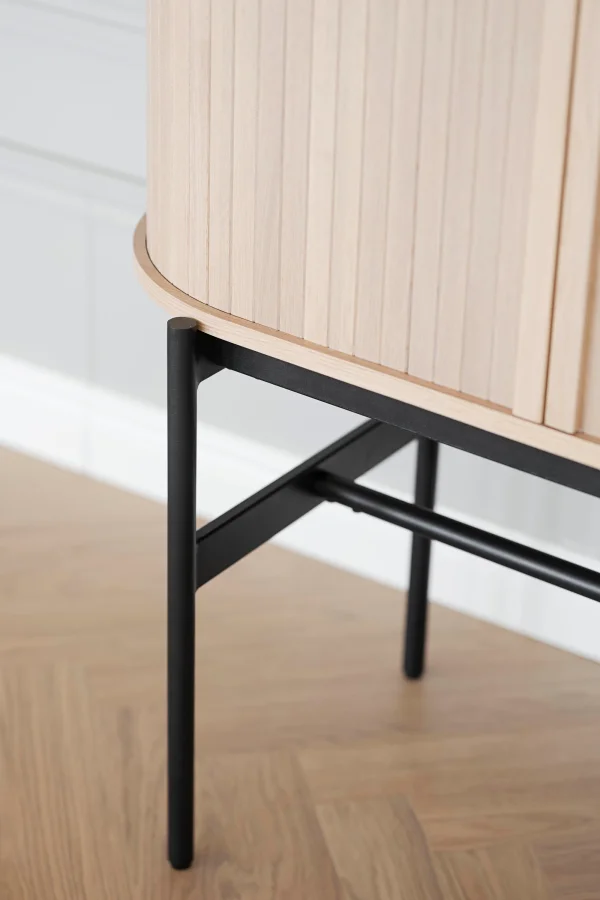 ROWICO Haddington skab, m. 2 skydelger og 4 hylder - hvidpigmenteret egefinér og sort metal