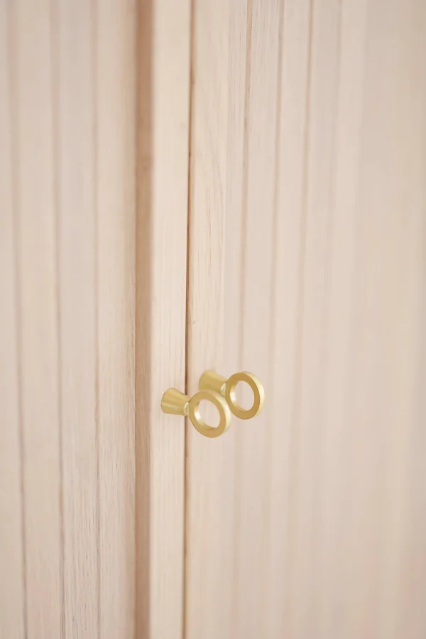 ROWICO Haddington skab, m. 2 skydelger og 4 hylder - hvidpigmenteret egefinér og sort metal