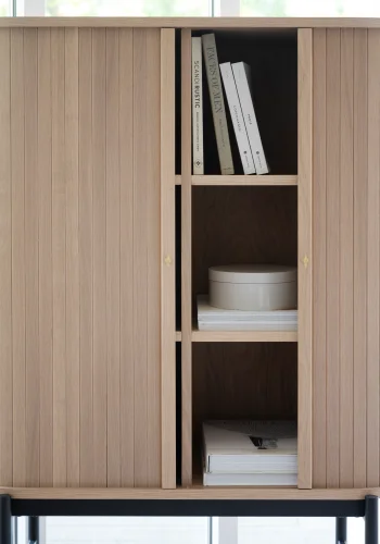 ROWICO Haddington skab, m. 2 skydelger og 4 hylder - hvidpigmenteret egefinér og sort metal