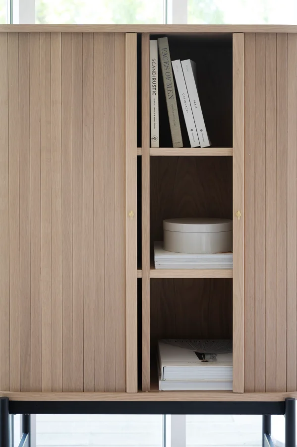 ROWICO Haddington skab, m. 2 skydelger og 4 hylder - hvidpigmenteret egefinér og sort metal