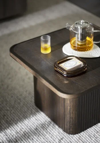 ROWICO Sullivan sofabord, kvadratisk - brun egefinér og eg (60x60)