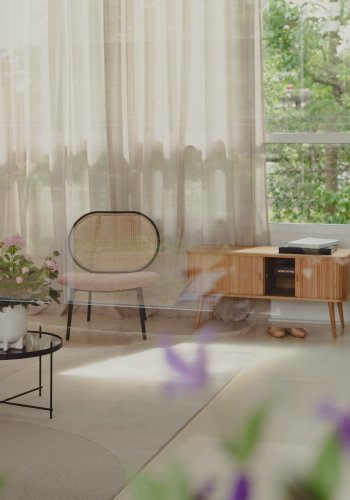 ZUIVER Cupid sidebord L, rund - sort glas og sort metal (62.5)