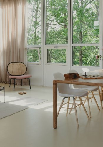 ZUIVER Cupid sidebord XXL, rund - sort glas og sort metal (82.5)