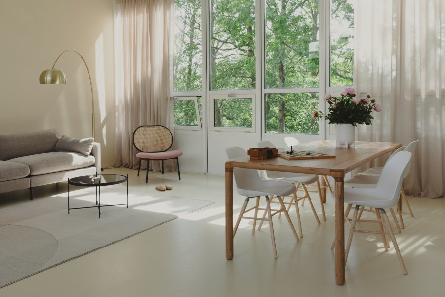 ZUIVER Cupid sidebord XXL, rund - sort glas og sort metal (82.5)