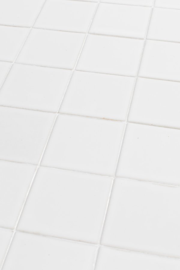 ZUIVER Glazed sofabord, rektangulr - hvid keramik og jern (93x42.5)