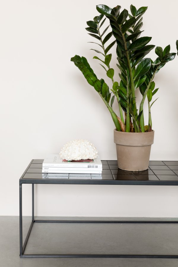 ZUIVER Glazed sofabord, rektangulr - sort keramik og jern (93x42.5)