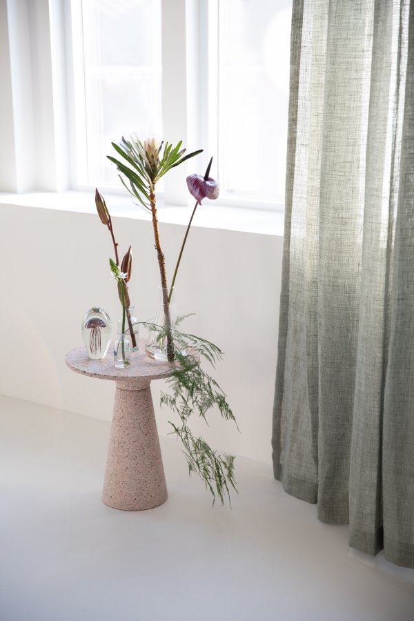 ZUIVER Victoria sidebord, rund - lyserd terrazzo (41)