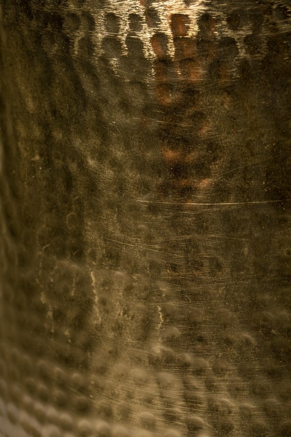 DUTCHBONE Cave sidebord, rund - messing jern og rav glas (35)