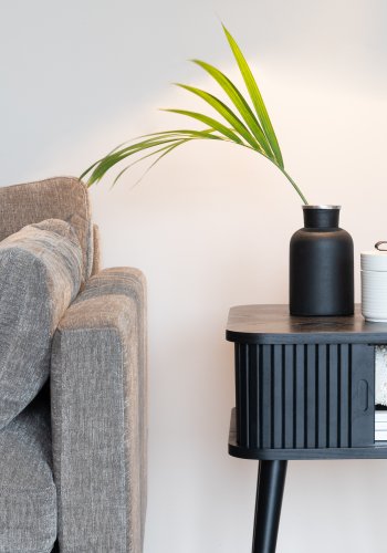 ZUIVER Barbier sidebord, m. 1 skydelge - sort askefinér og gummitr (45x45)