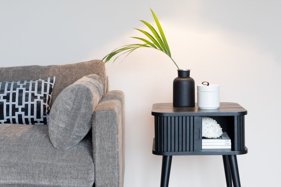 ZUIVER Barbier sidebord, m. 1 skydelge - sort askefinér og gummitr (45x45)