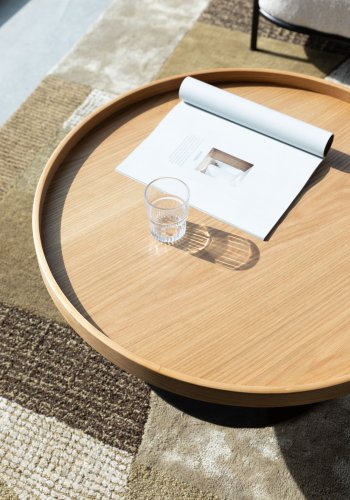 WHITE LABEL LIVING Yuri L sidebord, rund - natur egefinér og sort jern (70)