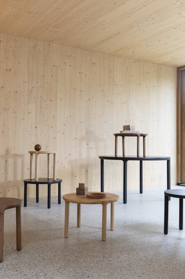 ZUIVER Storm sofabord, rund - sort egetrsfinér og asketr (60)