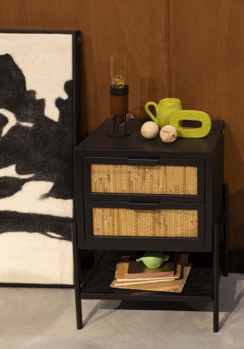 DUTCHBONE Yasu sengebord, m. 1 hylde og 2 skuffer - natur rattan og sort tr/jern (45x35)