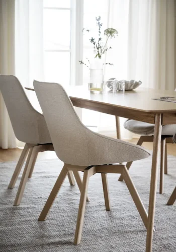 ROWICO Alison spisebordsstol, drejelig - lys beige stof og natur egetr