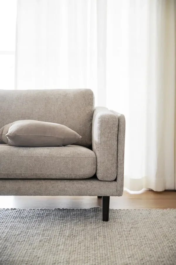 ROWICO Braden 3 pers. sofa - lys beige stof og brun egetr