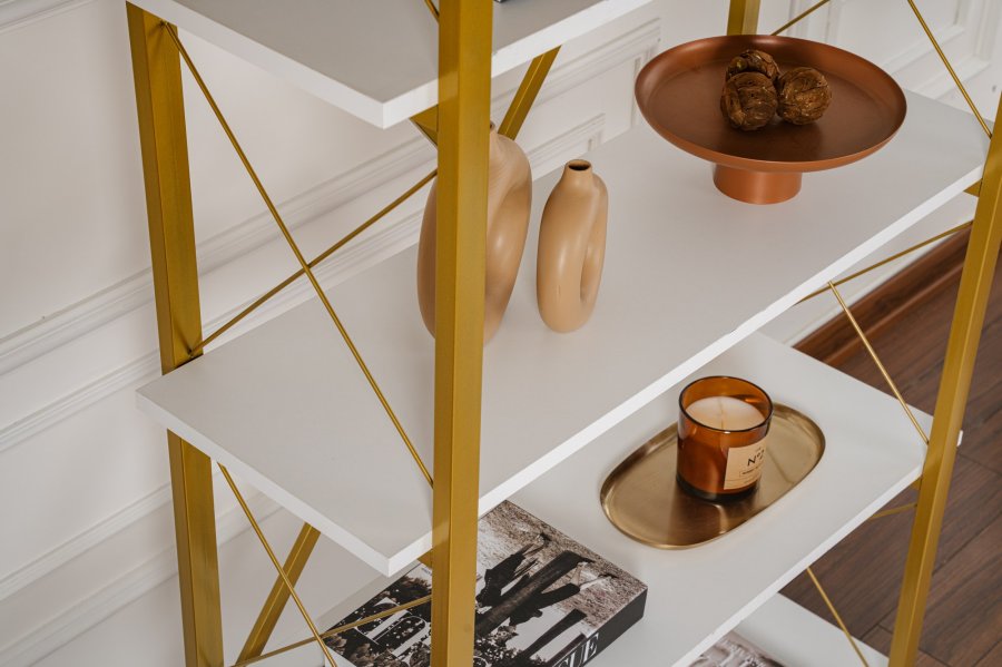 NORDVÄRK Elysian bogreol, m. 5 hylder - hvid melamin og guld metal