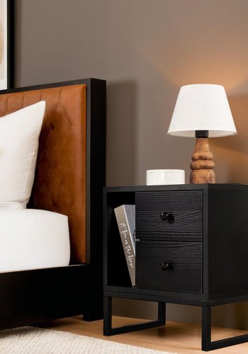 NORDVÄRK Glimmer natbord, m. 1 rum og 2 skuffer - sort tr melamin og sort metal (45,2x29,5)