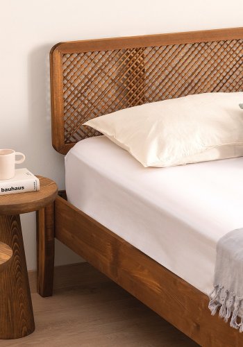 NORDVÄRK Izabelya v2 sengeramme, m. sengegavl og lamelbund - valndfarvet grantr og tr (140x200)