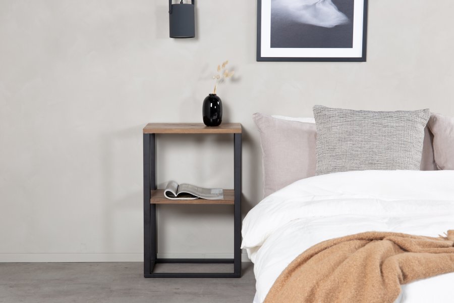 VENTURE DESIGN Rise sidebord, m. 1 hylde - teaktrsfarvet papirlaminat og sort stl (45x30)