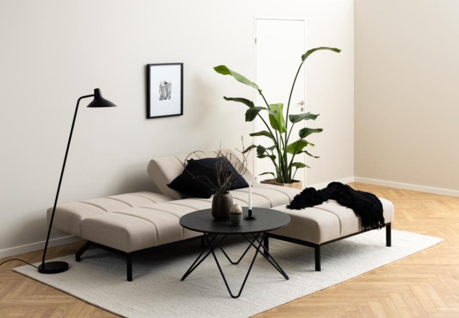 ACT NORDIC Caix sovesofa, m. click & clack, delt rygln, syninger - beige stof og sort stl (198x95)