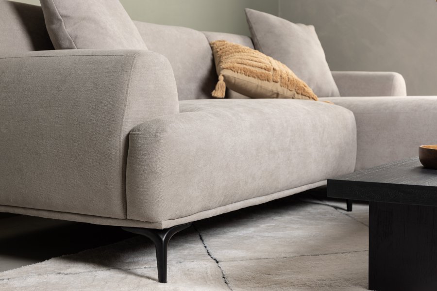 VENTURE DESIGN Viskan sofa, m. chaiselong - lysegr polyester og mat sort metal