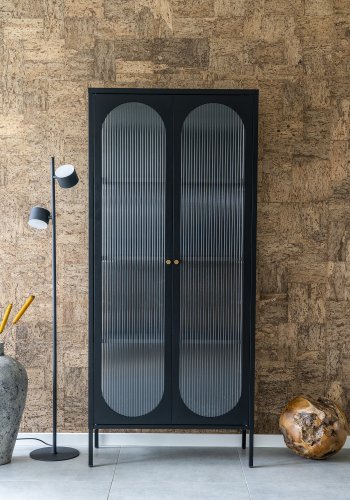 HOUSE NORDIC Adelaide vitrineskab, m. 2 riflede glaslger - sort stl