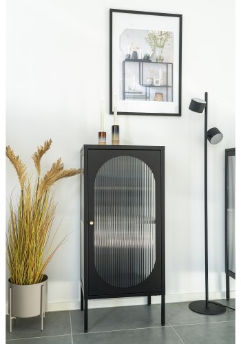 HOUSE NORDIC Adelaide vitrineskab, m. 1 riflet glaslge - sort stl