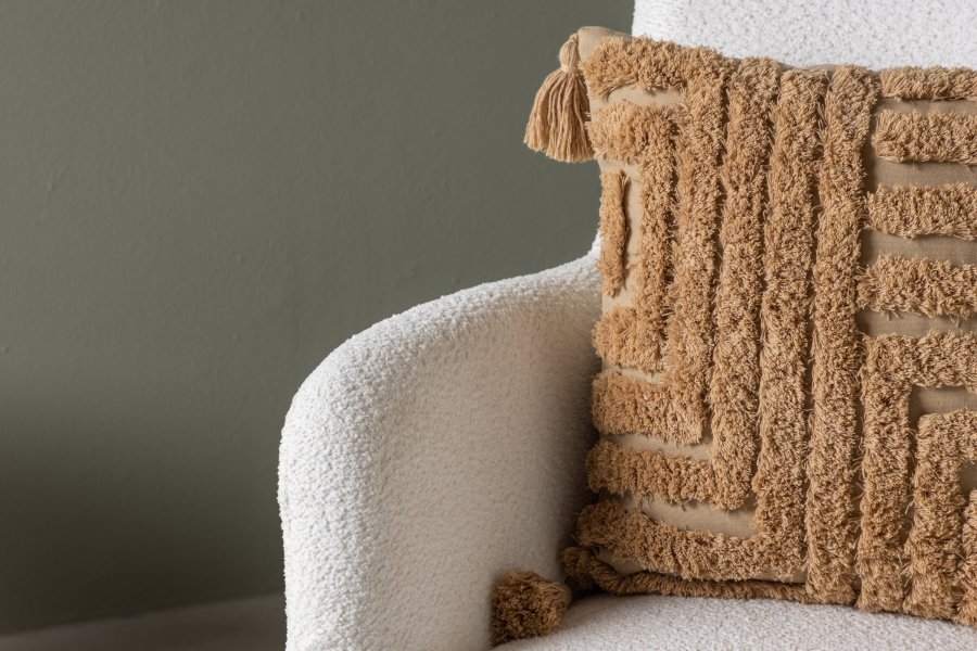 VENTURE DESIGN Como lnestol og fodskammel - hvid bouclé polyester og sort stl