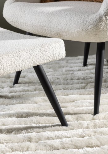 VENTURE DESIGN Como lnestol og fodskammel - hvid bouclé polyester og sort stl