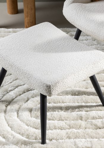 VENTURE DESIGN Como lnestol og fodskammel - hvid bouclé polyester og sort stl