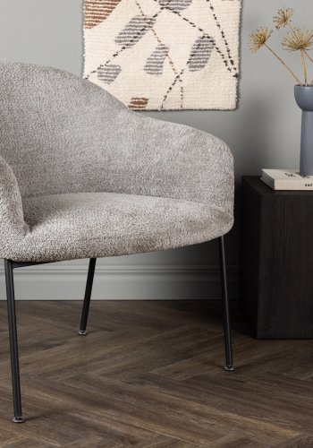 VENTURE DESIGN Catania lnestol, m. armln - lysegr polyester bouclé og sort stl