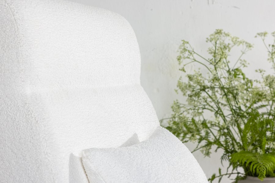 VENTURE DESIGN Bloom lnestol - hvid polyester bamsestof og hvidvasket stl