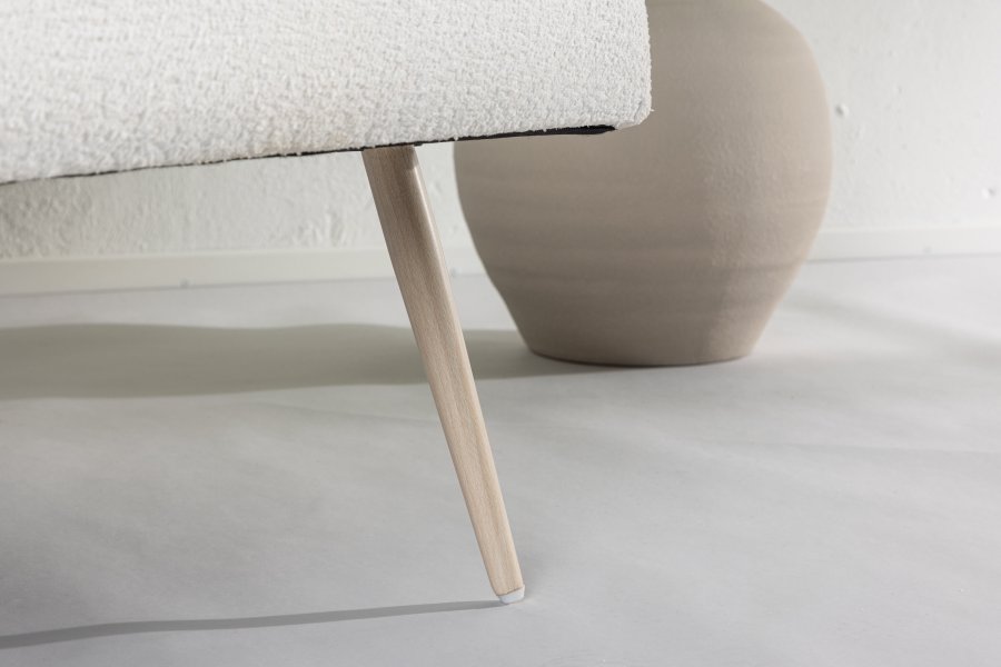 VENTURE DESIGN Bloom lnestol - hvid polyester bamsestof og hvidvasket stl