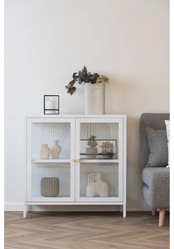 HOUSE NORDIC Dalby vitrineskab, m. 2 glaslger og 1 hylde - hvid stl