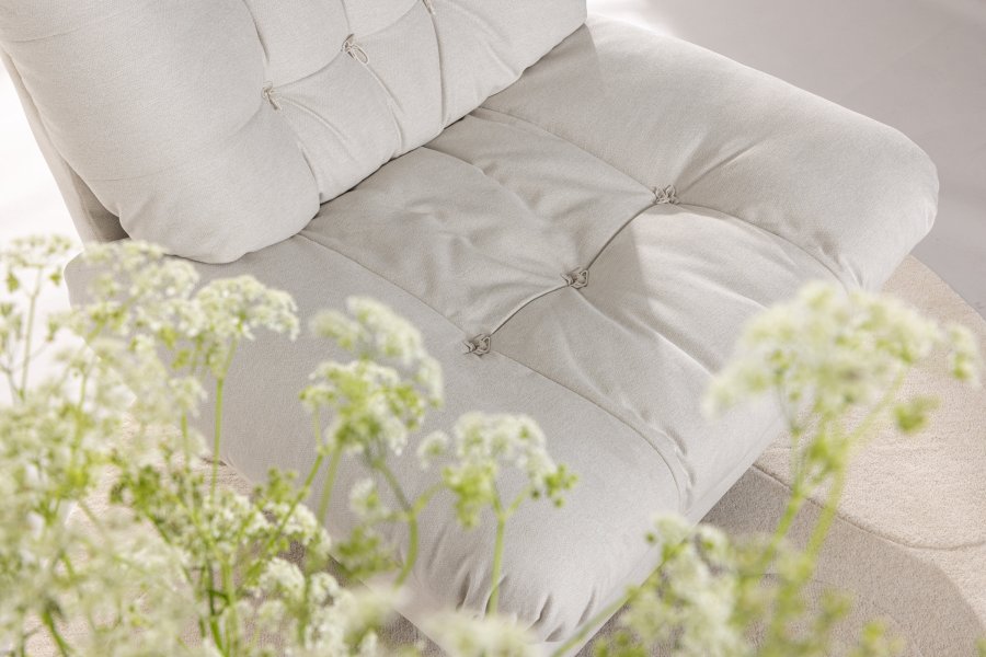 VENTURE DESIGN Florens lnestol - offwhite polyester og krom stl