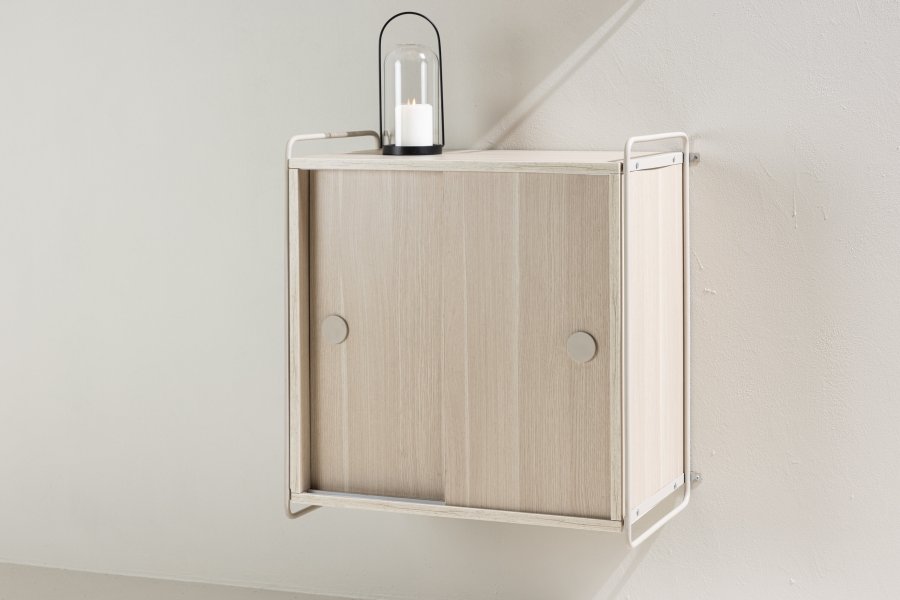 VENTURE DESIGN Paris vgskab, m. 2 skydelger - hvidvasket MDF (61x35x67,8cm)