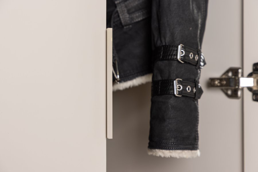 VENTURE DESIGN Nice garderobeskab, m. 2 lger, 1 bjlestang og 1 hylde - beige melamin