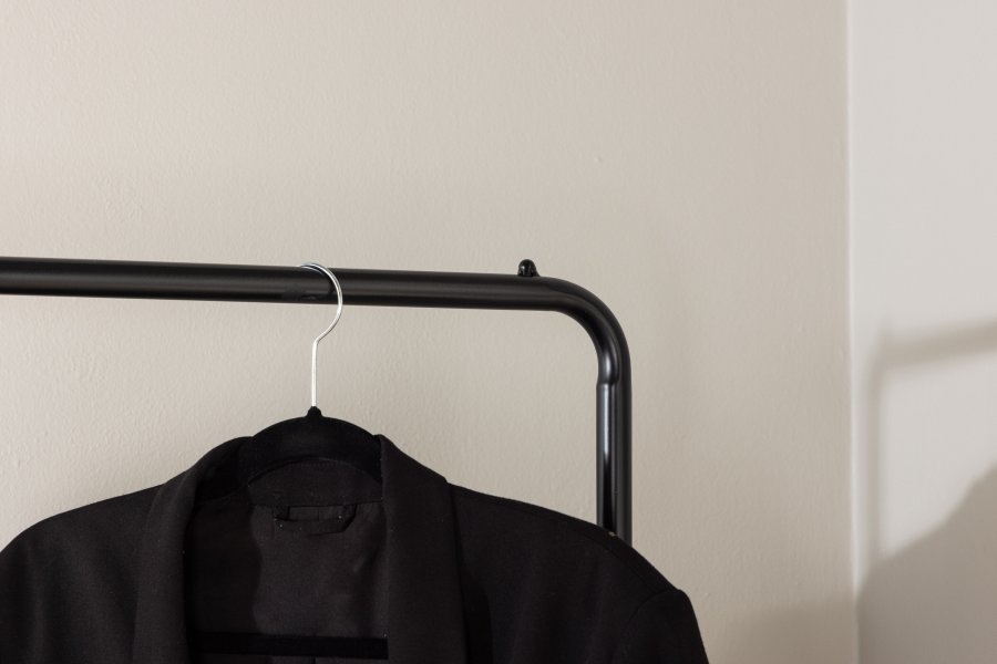 VENTURE DESIGN Quito tjstativ, m. 2 rum og 1 skuffe - sort stl