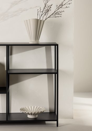 VENTURE DESIGN Puno sidebord, m. 3 hylder - sort stl (80x30)