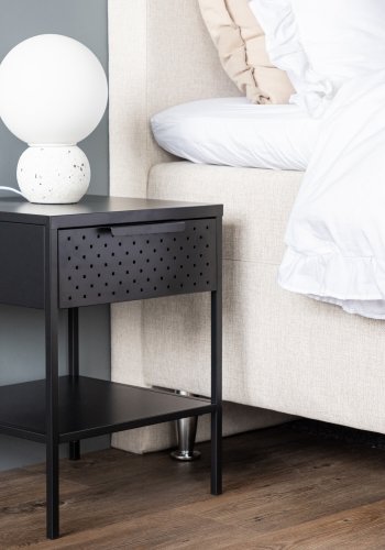 VENTURE DESIGN Sacramento sengebord, m. 1 hylde og 1 skuffe - sort stl (40x40)