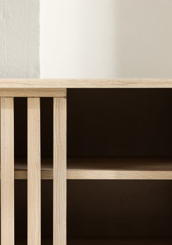 VENTURE DESIGN Lugo TV-bnk, m. 2 skydelger og hylde - hvidvasket melamin (180x40)