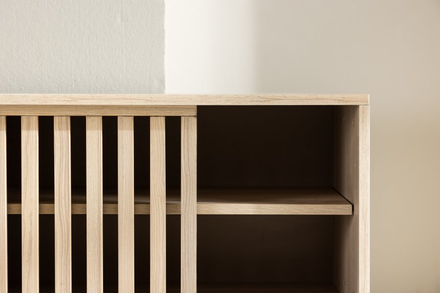 VENTURE DESIGN Lugo TV-bnk, m. 2 skydelger og hylde - hvidvasket melamin (180x40)