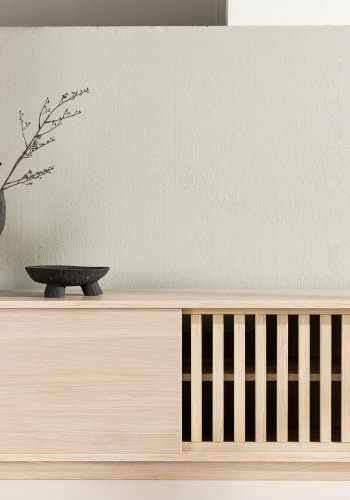 VENTURE DESIGN Lugo TV-bnk, m. 2 skydelger og hylde - hvidvasket melamin (180x40)