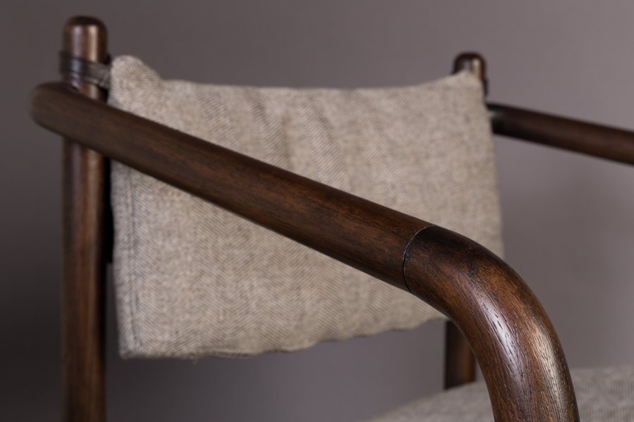 DUTCHBONE Torrance loungestol, m. armln - lysegr sildeben polyester og valnddefarvet tr