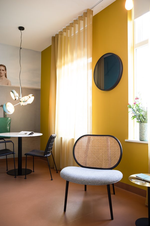 ZUIVER Spike loungestol - natur rattan, gr polyester og sort stl