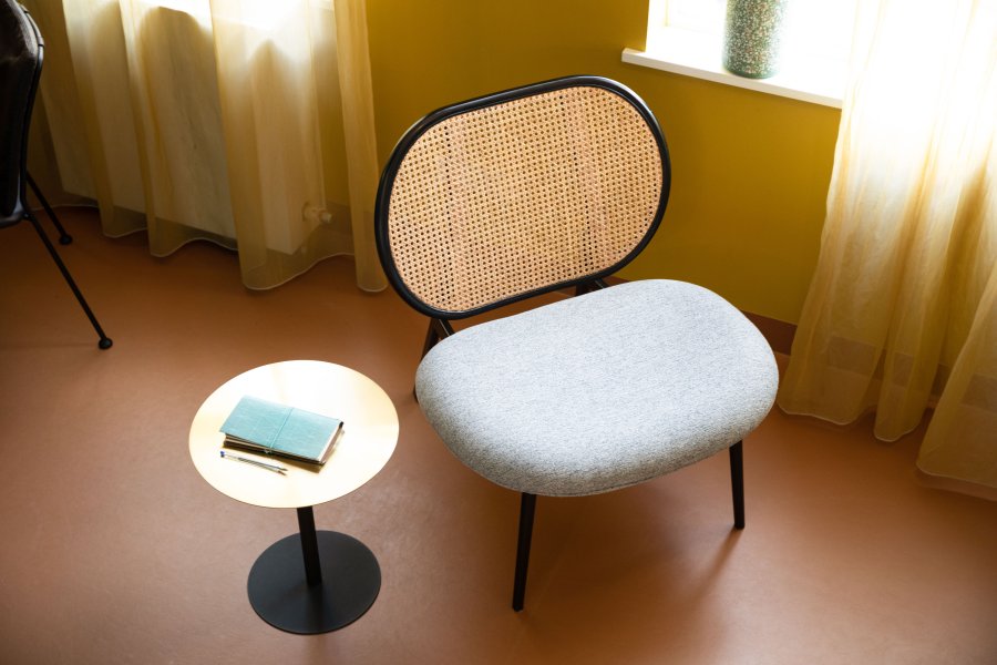 ZUIVER Spike loungestol - natur rattan, gr polyester og sort stl