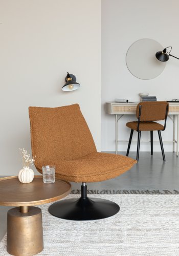 WHITE LABEL LIVING Jax loungestol - okker bouclé og metal